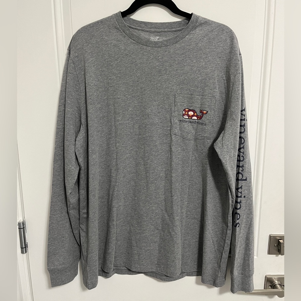 NWT - Vineyard Vines Whale Basketball Print Men’s Long Sleeve T Shirt - Size L